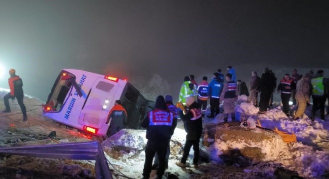 Bingöl yolunda yolcu otobüsü devrildi: 5 ölü